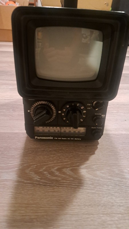 Vintage Panasonic Portable TV Tr-585 Read
