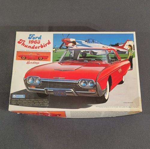 FORD THUNDERBIRD. Disney fait pour McDonald's.12 cm de long. Plastique - Collection