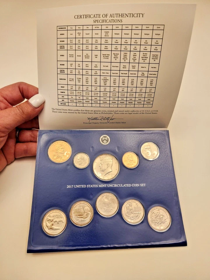 2017 US MINT UNCIRCULATED COIN SET- Philadelphia, Denver Mints. Excellent in box - Image 2 of 4