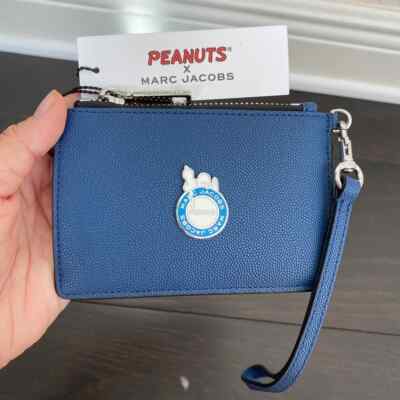 ナナMARK JACOBS× PEANUTSスヌーピーコラボ　レザー MARC JACOBS Snapshot Peanuts Snoopy Collab Shoulder Bag Crossbody