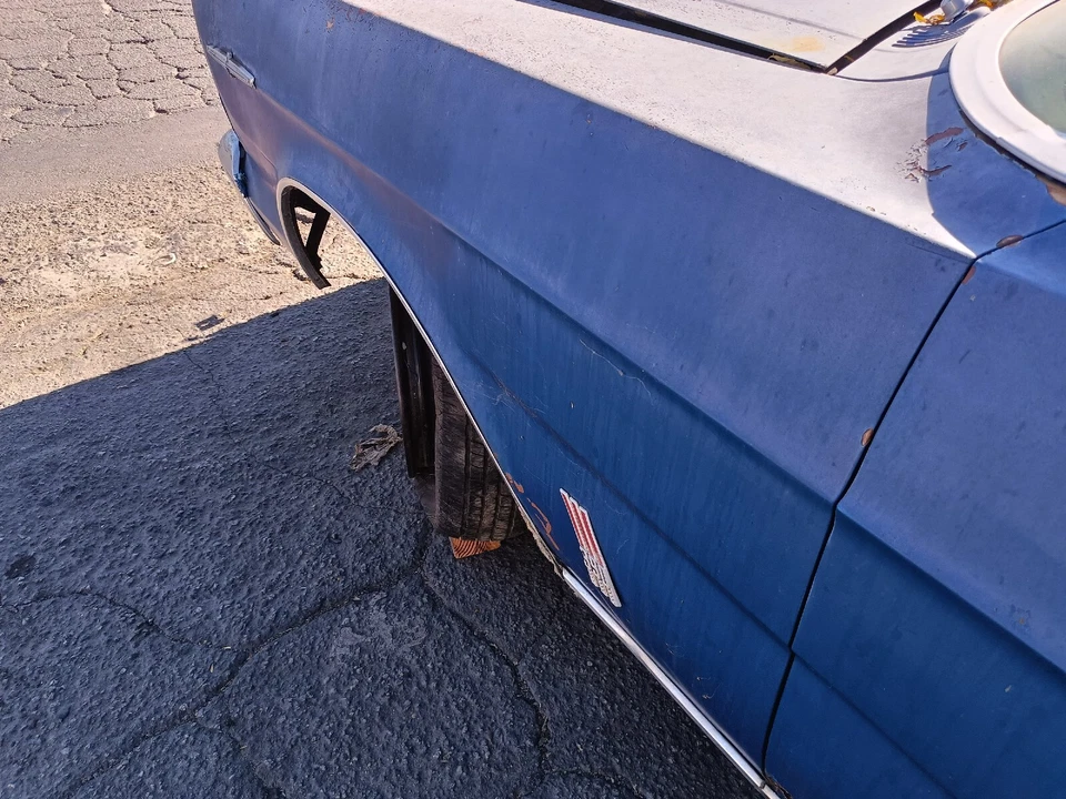 Ford Galaxie 500 1966 convertible guardabarros izquierdo defectos Foto 3 de 4