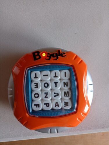 Hasbro BOGGLE Word Search Family Game w/ Electronic Timer Twist Shake NEW 2008 - Picture 1 of 4