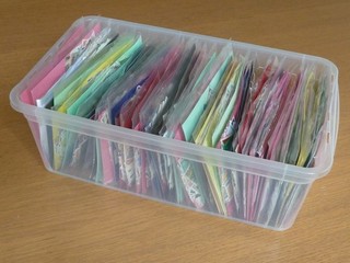 WORLDWIDE HUGE DEALER STOCK STAMP COLLECTION IN 60 PACKETS 10000 / (BOX)