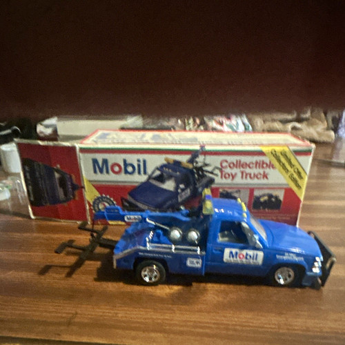 Mobil Gas & Oil Advertising Toy Tow Truck Blue/Black Limited Ed 1995 1:24