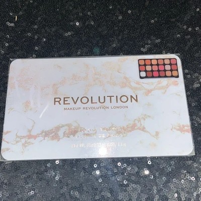 Makeup REVOLUTION London 18 Shade Eyeshadow Palette Forever Flawless