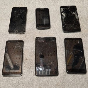 Lot of 6 Old Cell Phones