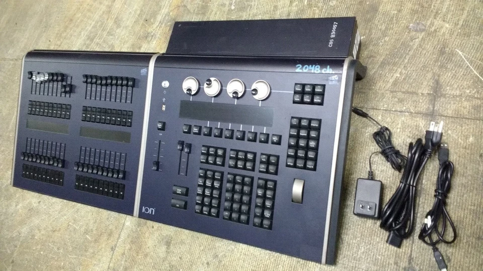 ETC ION 2000 Lighting Control Console P/N 4310A1014 w/ 2x20 Fader Wing READ AD - Image 3 of 4