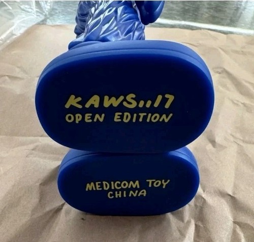 Kaws BFF Blue MOMA Exclusive 12" Vinyl Figure Original Medicom Art Toy - Foto 3 di 5
