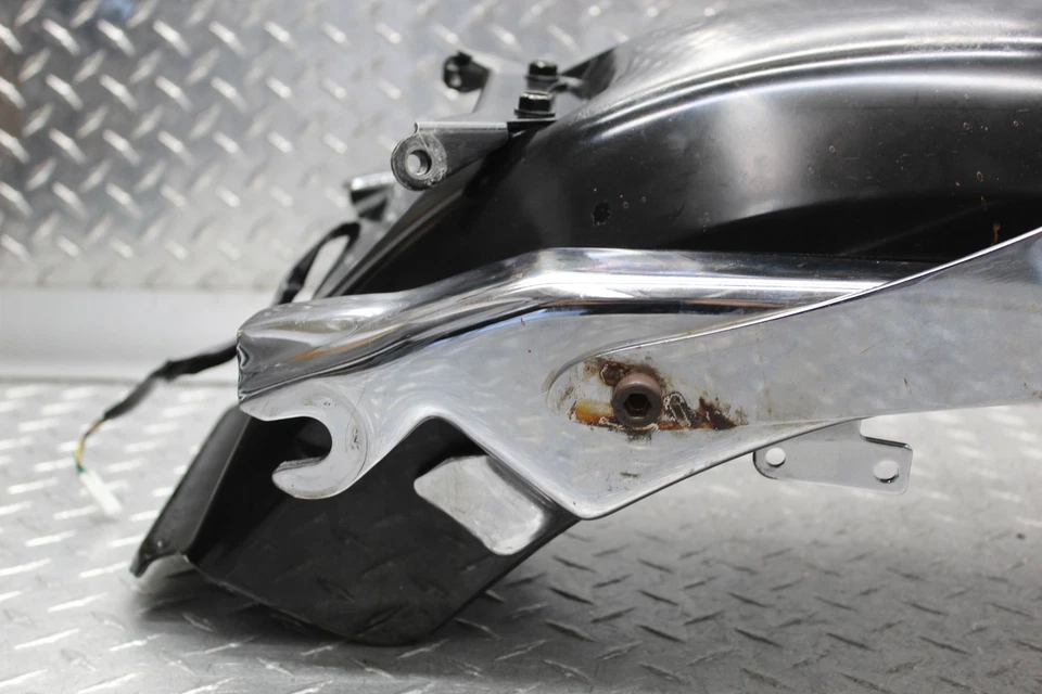 2007 Honda Shadow Spirit 750 VT750DC PARA-LAMA TRASEIRO COM ENCOSTO E LANTERNA TRASEIRA - Imagem 2 de 4