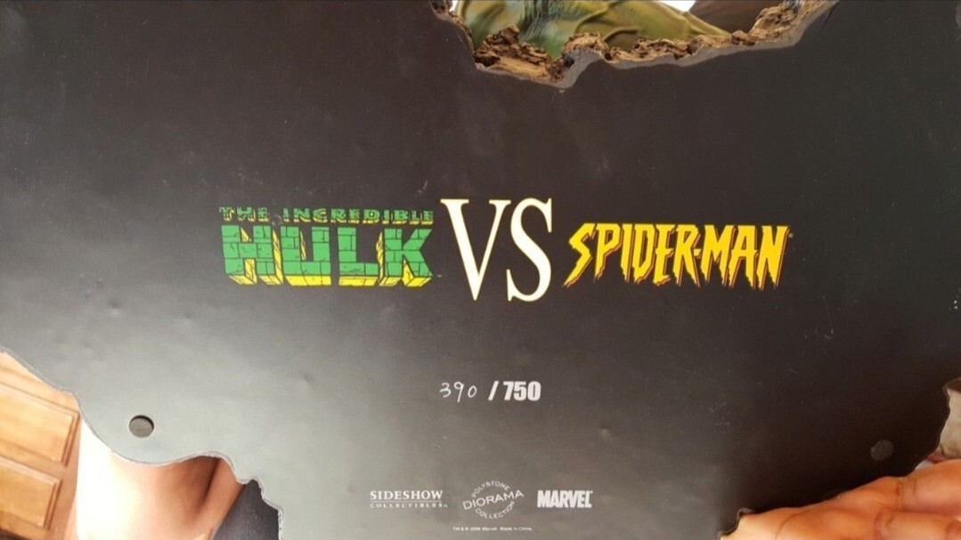 Sideshow Incredible HULK VS SPIDER-MAN EXCLUSIVE Diorama