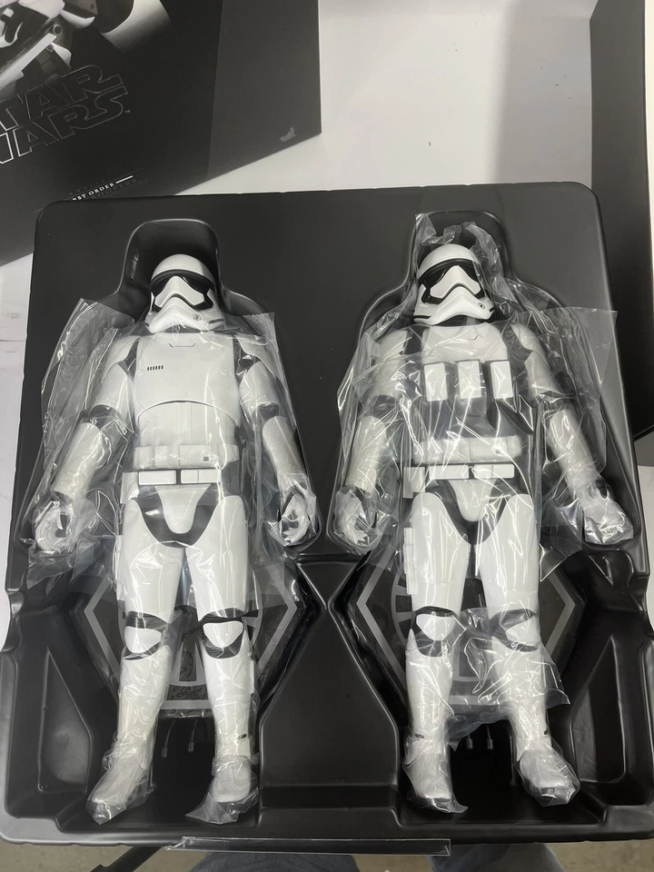 Hot Toys Star Wars First Order Stromtroopers 1/6 Scale 12" Action Figure Set... - Image 4 of 4