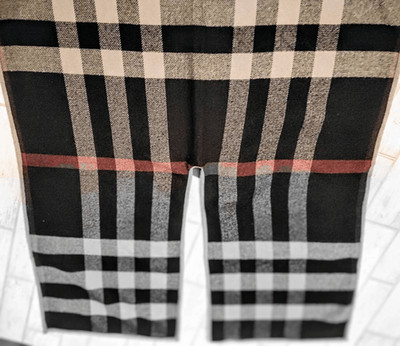 FINEST APPAREL BLACK GREY RED PLAID LARGE CAPE SHALL SCARF REVERSIBLE NWT