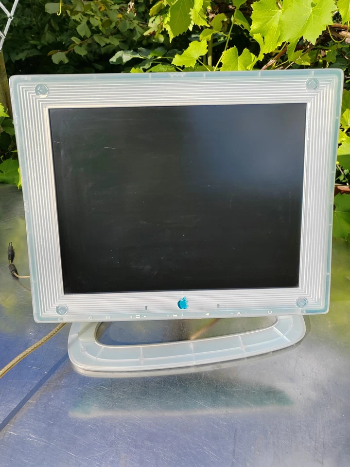 Vintage Apple Studio Display M4551 – transparent‑blau,  Sammlerstück Nr.2 - Bild 1 von 4