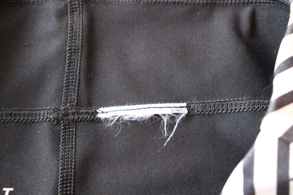 FALDA TENIS NIKE COURT POWER SPIN TALLA PEQUEÑA MUJER NEGRA/BLANCA 876610-010 Foto 3 de 4