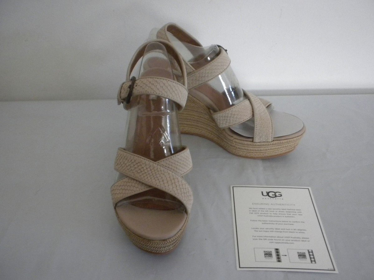 美品 UGG ライトベージュスエードビジュー装飾付きローファー23.5cm 美品 UGG ライトベージュスエードビジュー装飾付きローファー