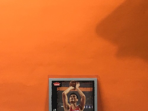2008-09 Fleer #131 Yao Ming HOFer Rockets - Picture 2 of 6