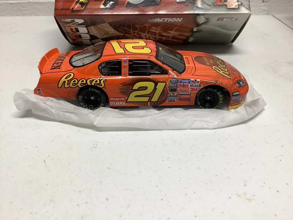 NASCAR Action Racing Kevin Harvick #21 Reese’s Las Vegas Win 1/24 Diecast Car Foto 3 de 4