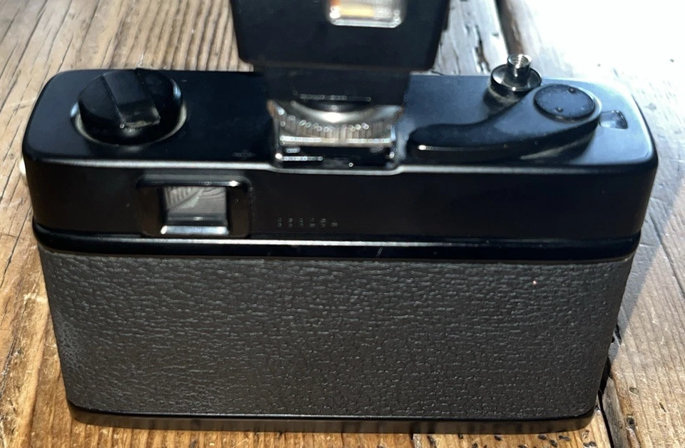 Cámara telémetro Konica C35 35 mm lente 38 mm F2,8 con flash Honeywell necesita bate. Foto 4 de 4