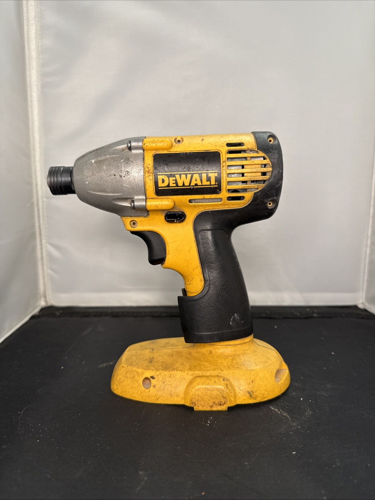 DeWalt DW056 18V 1/4" Hex Cordless Impact Driver Heavy Duty Tool Only 