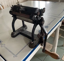 Antique VITANTONIO Hand Crank Pasta Maker/Roller - Cast Iron