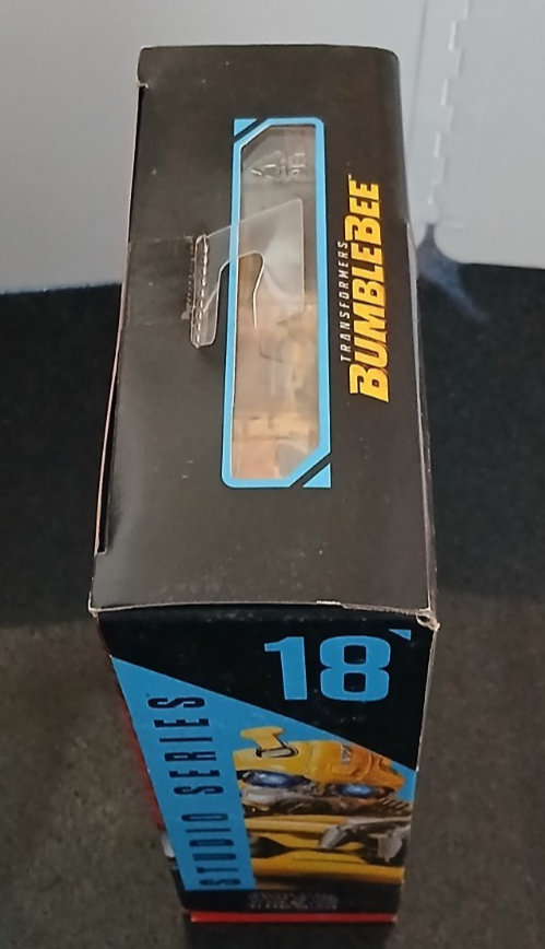 Hasbro Transformers Studio Series 18 Deluxe Bumblebee Action