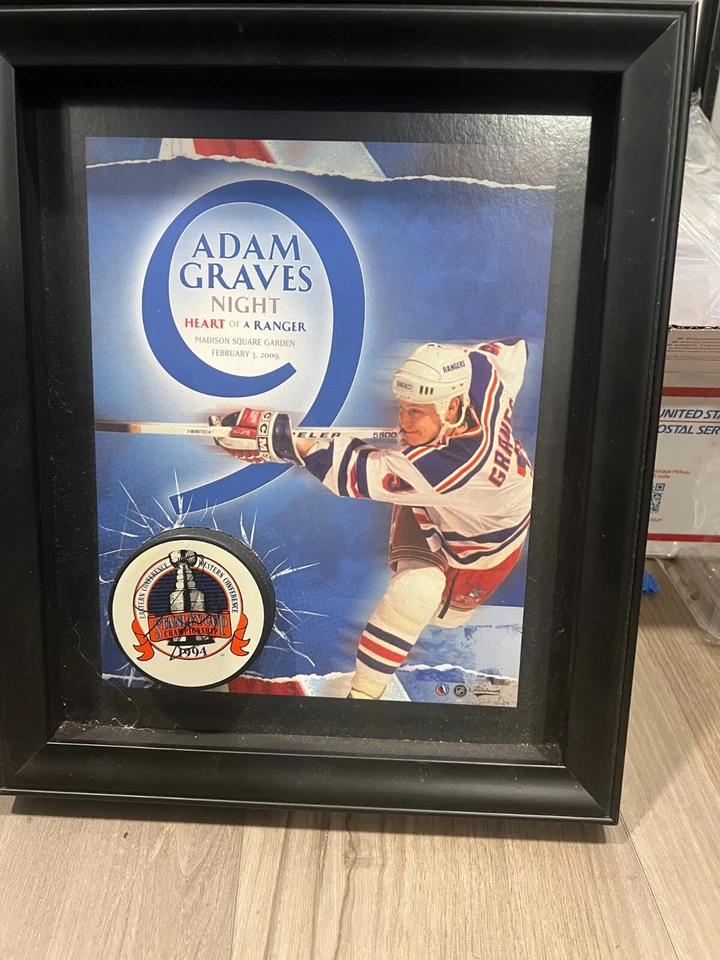 Framewoth Adam Graves Firmado Enmarcado Caja de Sombras 1994 Rangers Stanley Cup Puck Foto 2 de 4