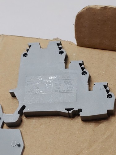 Box mit 23 AUTOMATION DIRECT DN-TL14S-A Reihenklemmen 3-stufig & 18 Endabdeckungen - Bild 3 von 6