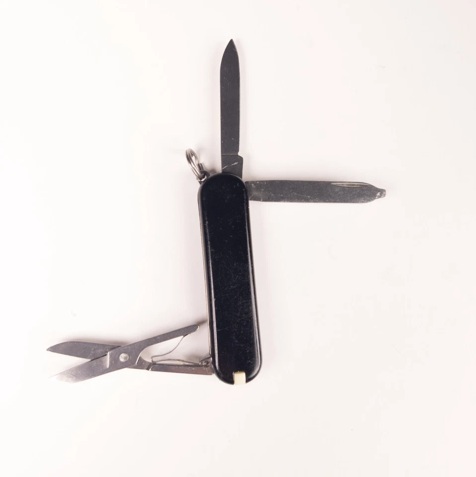 Canivete suíço Victorinox 58mm clássico SD preto - Imagem 3 de 4