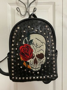 skull and roses backpack