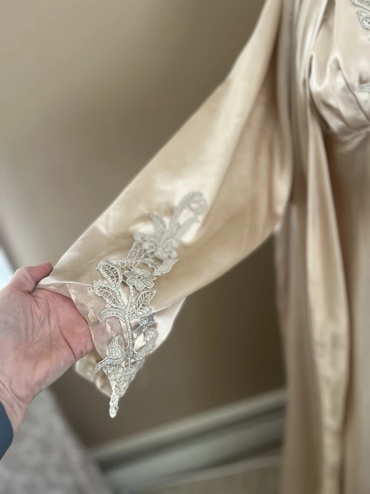 Camisola e roupão Flora by Flora Nikrooz Stella cetim acabamento venise – Tamanho 2XL - Imagem 3 de 4