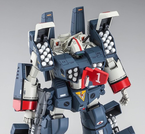 Hasegawa Super Dimension Fortress Macross VF-1J Armored Valkyrie Batroid 1/72 - Picture 6 of 10