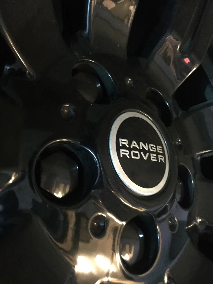 Cubiertas de tuercas de rueda Land Rover Range Rover y Sport / cubiertas de tuercas - negro brillante Foto 2 de 4