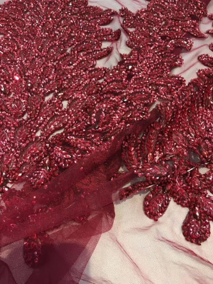 Borgoña Pavo Real Lentejuelas Gema Cuentas Malla Vestidos Lencería Tela VENDIDO POR EL PANEL Foto 3 de 4