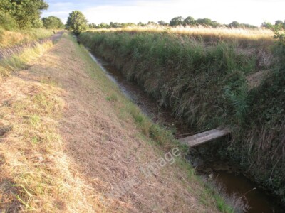 Foto 6x4 Behelfsmäßige Brücke Haxey Carr Die Seiten dieses Abflusses sind so steil c2010