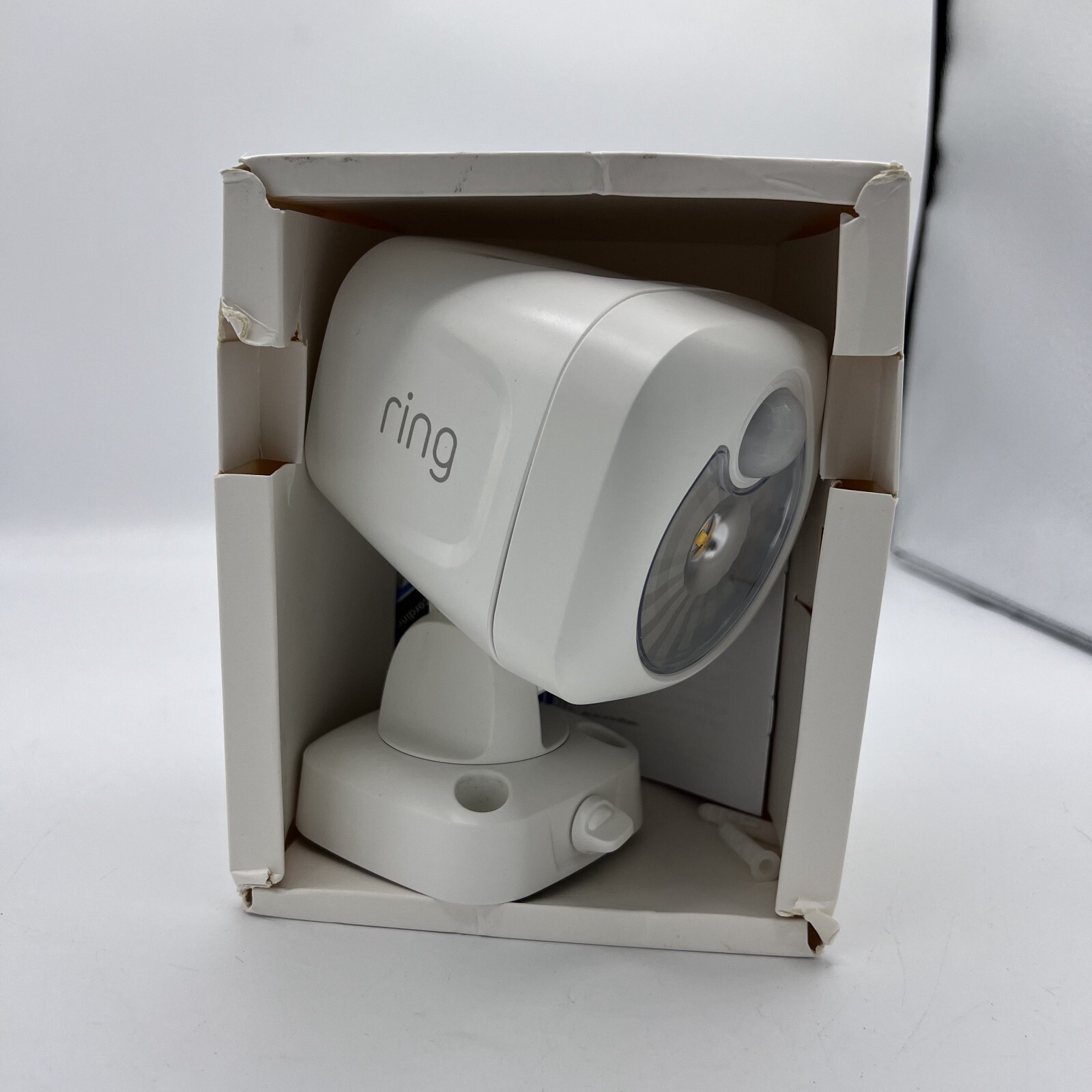 Ring LED Smart Spotlight Battery-Powered White 5B11S8-image