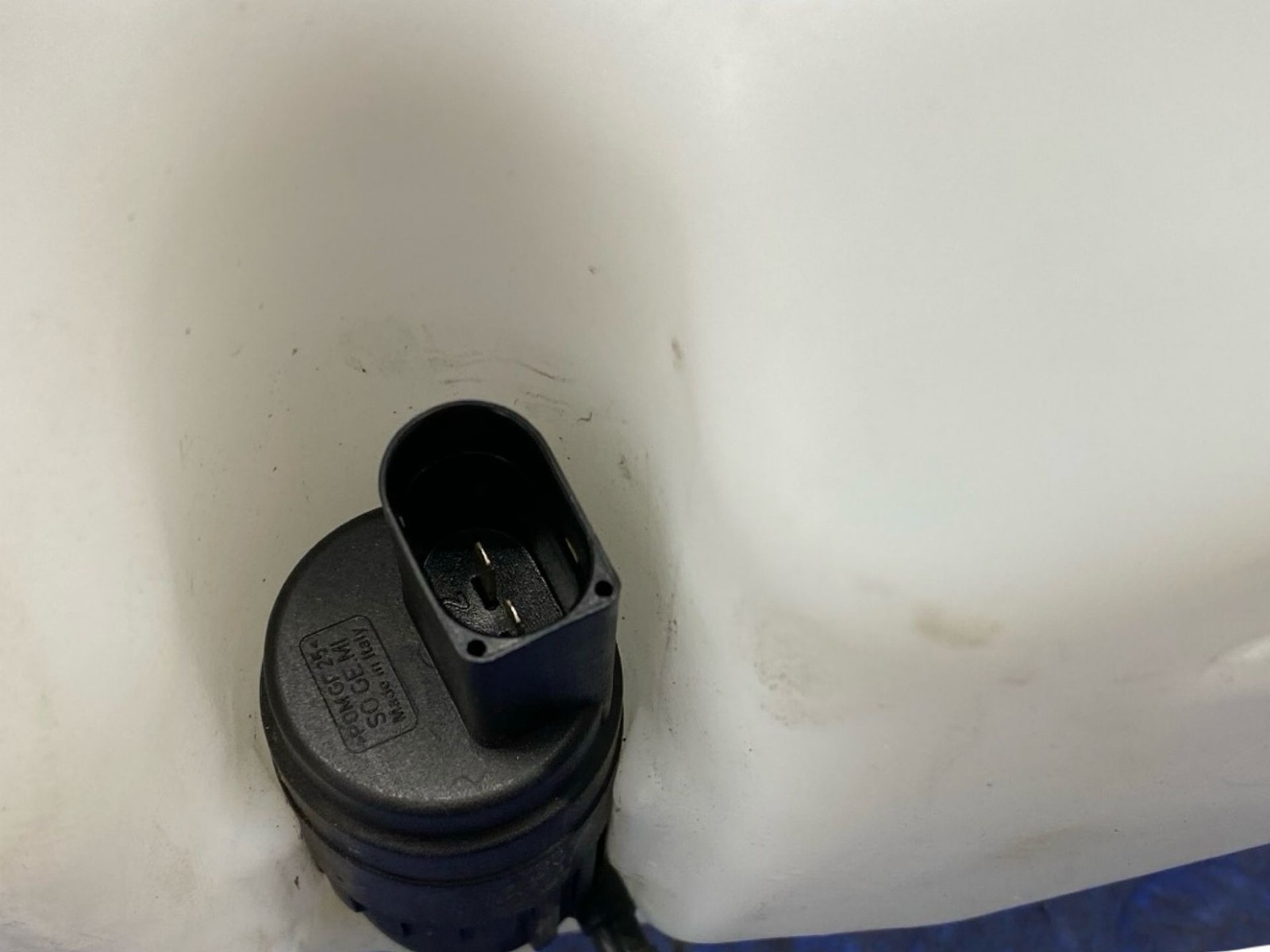 2008-2015 Audi R8 v10 Oem Windshield Washer Fluid Reservoir Tank Bottle W/ Pump