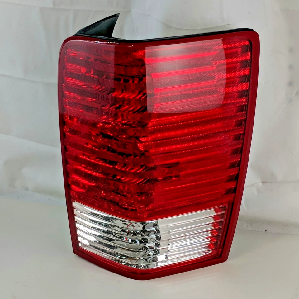 Lanterna traseira Depo 3331949RUS compatível com 2007-2009 Chrysler Aspen destro substitui 68001316AA - Imagem 2 de 4