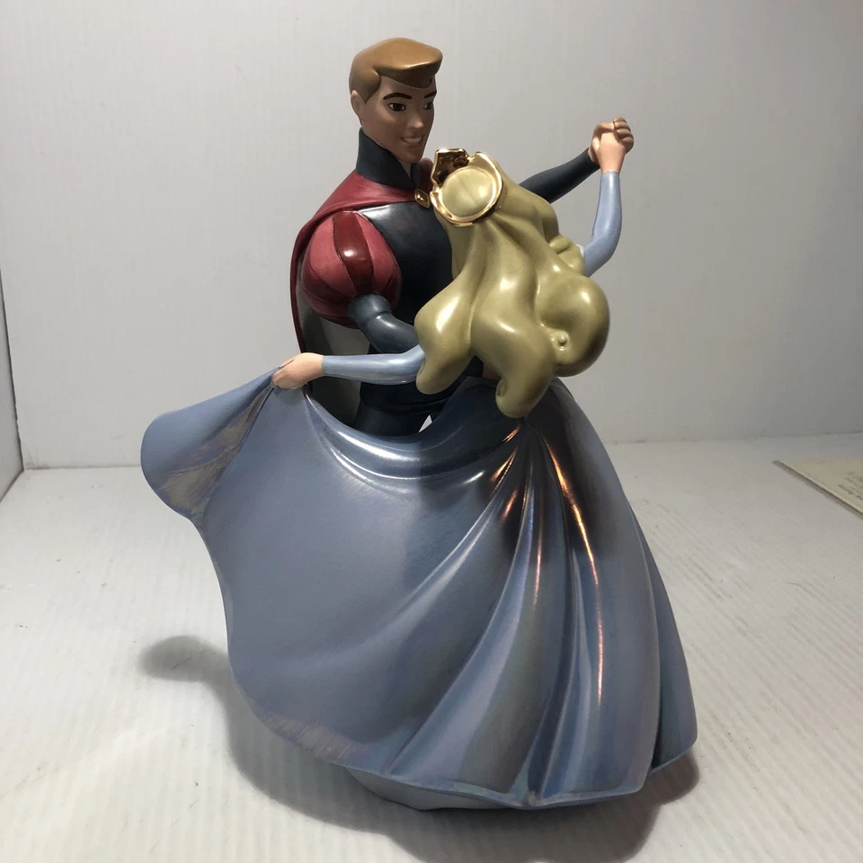 WDCC Disney La Bella Durmiente Un baile en las nubes con caja y certificado de autenticidad Foto 3 de 4