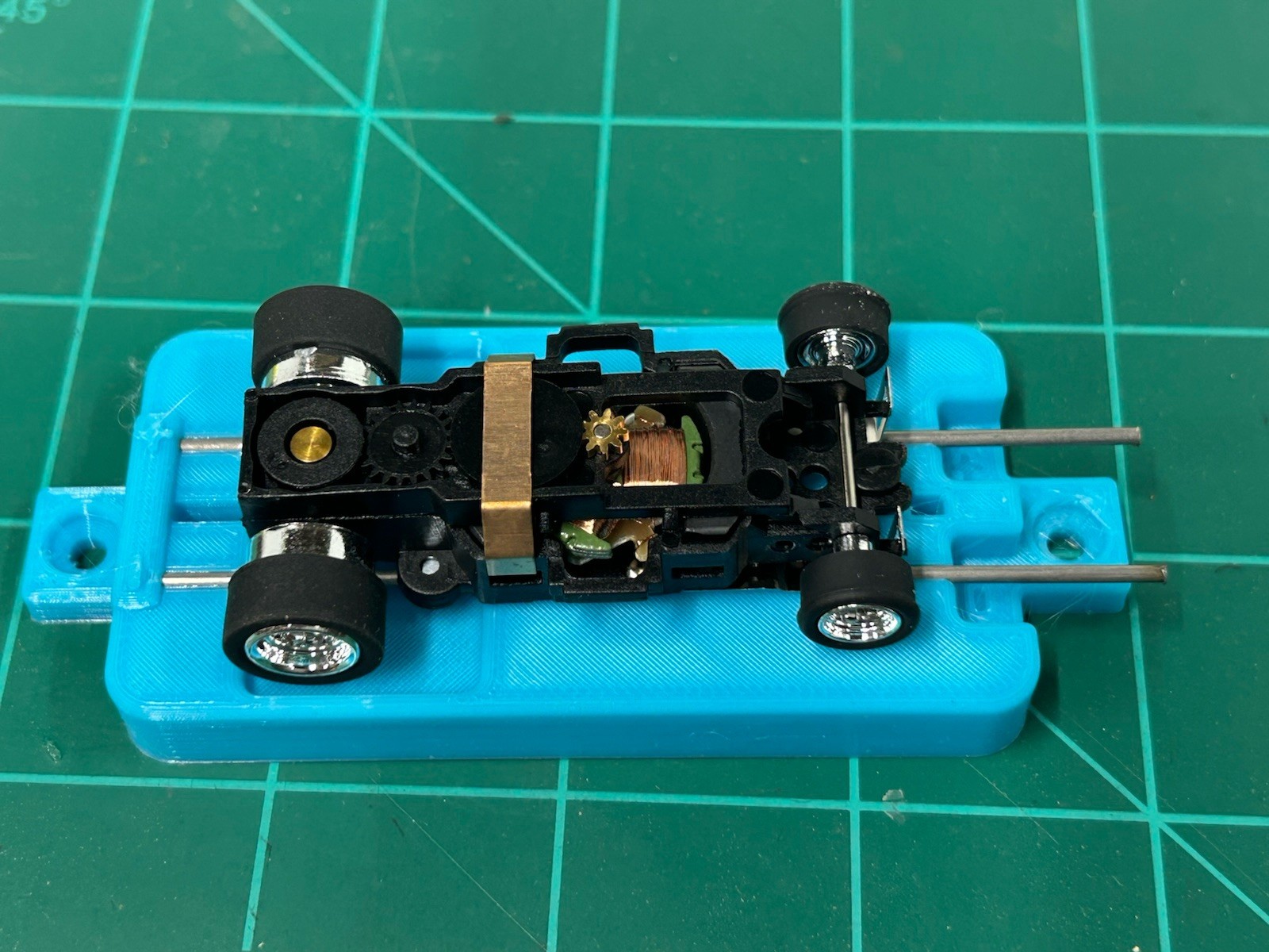 HO Scale Soft Blue Slot Car Break-In Stand for Super 7, Viper, and Tyco Super G+