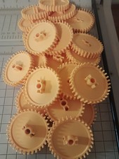 Lot of 25 NEW K NEX  Yellow 2 1/4 Gears With ...