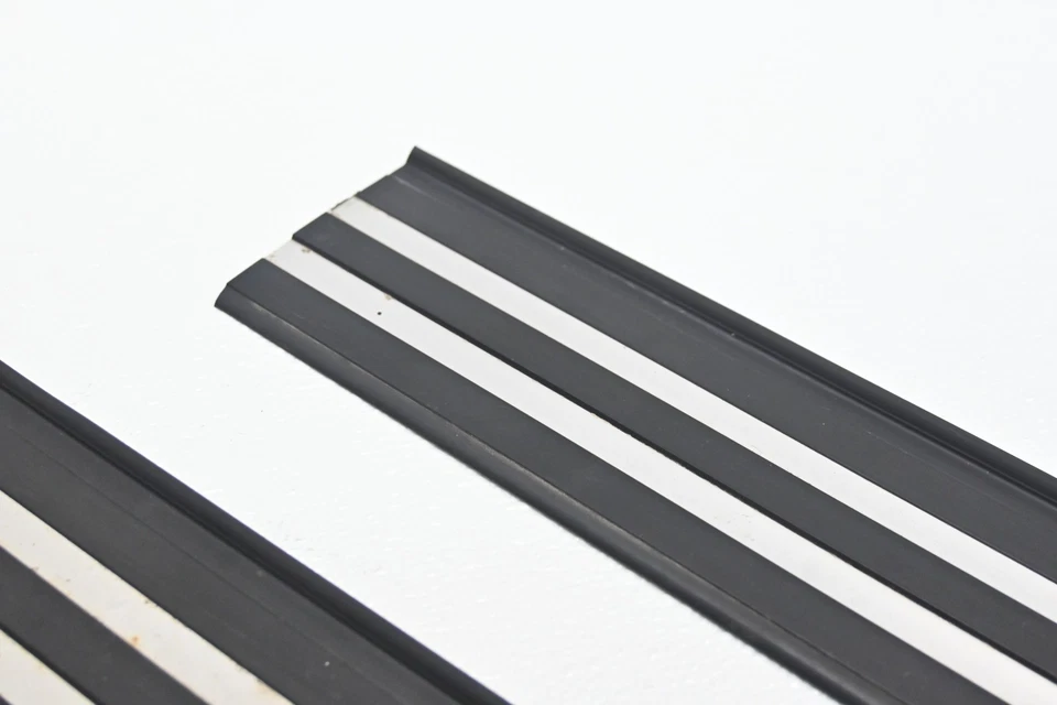 ⭐ 86-94 Bmw E32 Serie 7 Alféizar Puerta Delantera Placa Desgaste Tira Juego Fabricante Original Foto 3 de 4