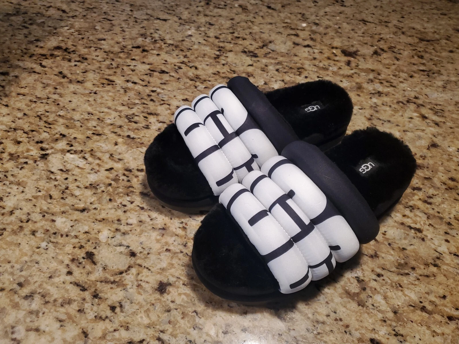 UGG Maxi Slide Logo Puff Platform Sandalo NERO Donna 8