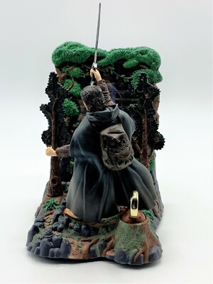 Lord of the Rings Frodo Figure & Ringwraith Reveal Base ToyBiz