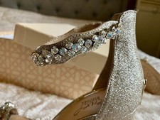 Jewel Badgley Mischka heels size 8 gold / champagne w/ rhinestones NEW IN BOX