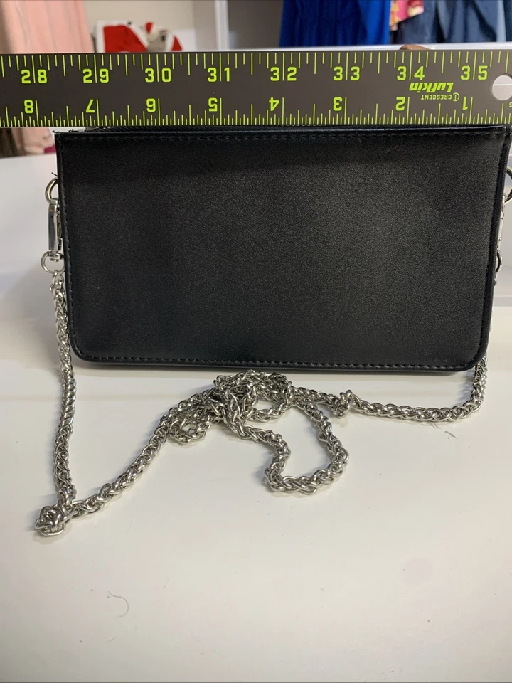 Cartera Urban Outfitters NWoT $20 Sin precio base Foto 3 de 4