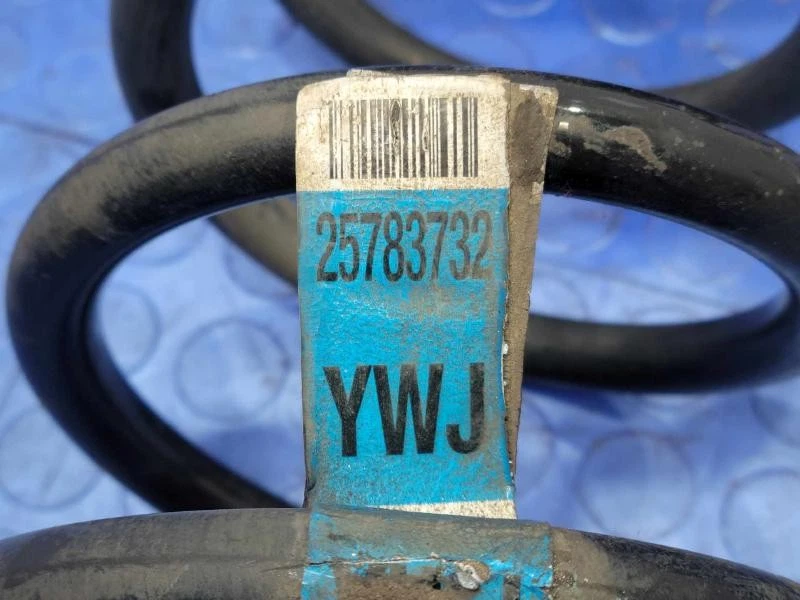 07-14 Cadillac Escalade Rear Suspension Coil Springs Set of Two OEM 25783732 - Image 3 of 4