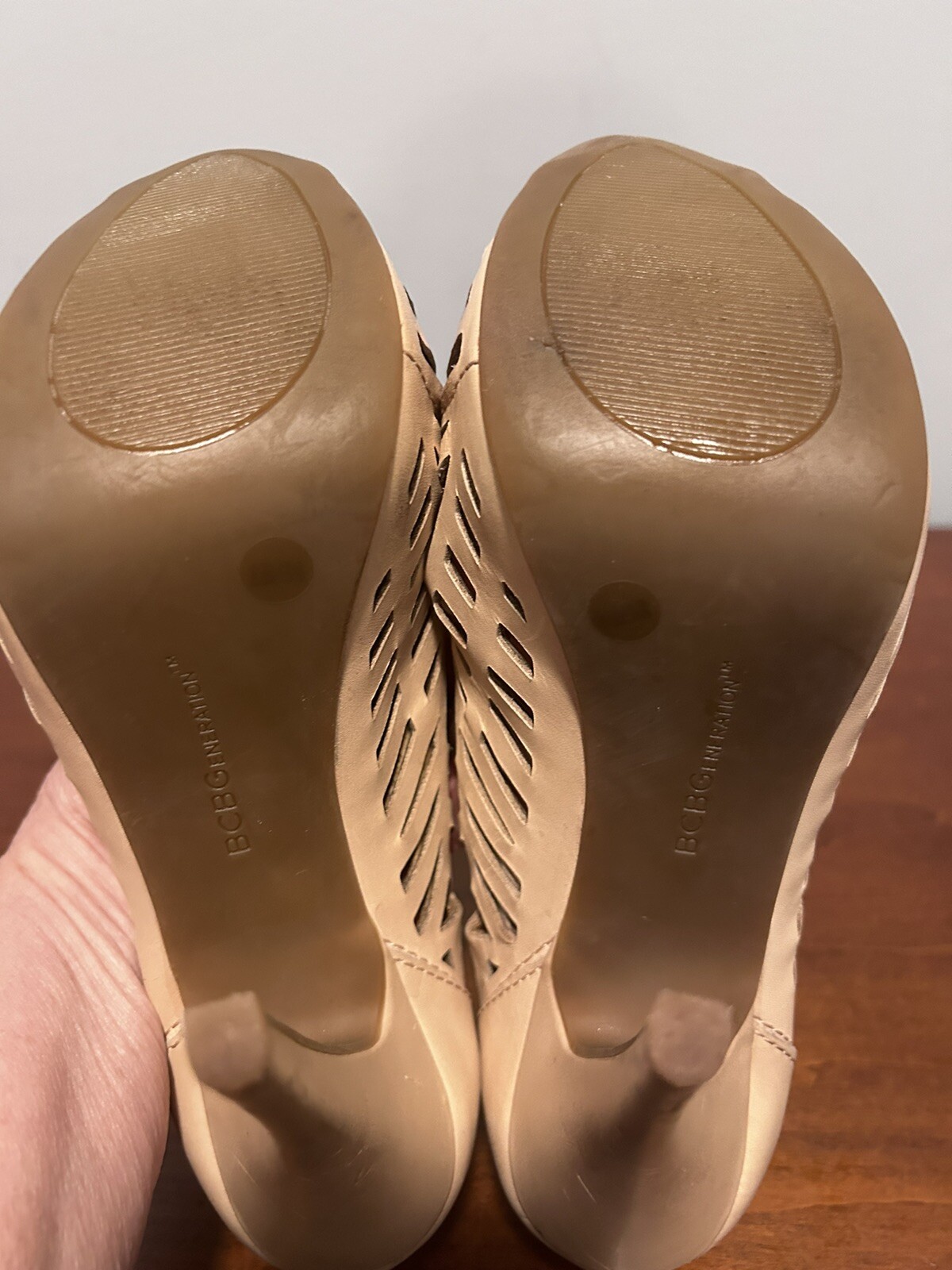 BCBGENERATION Tan platform cut out pump size 8 - image 12