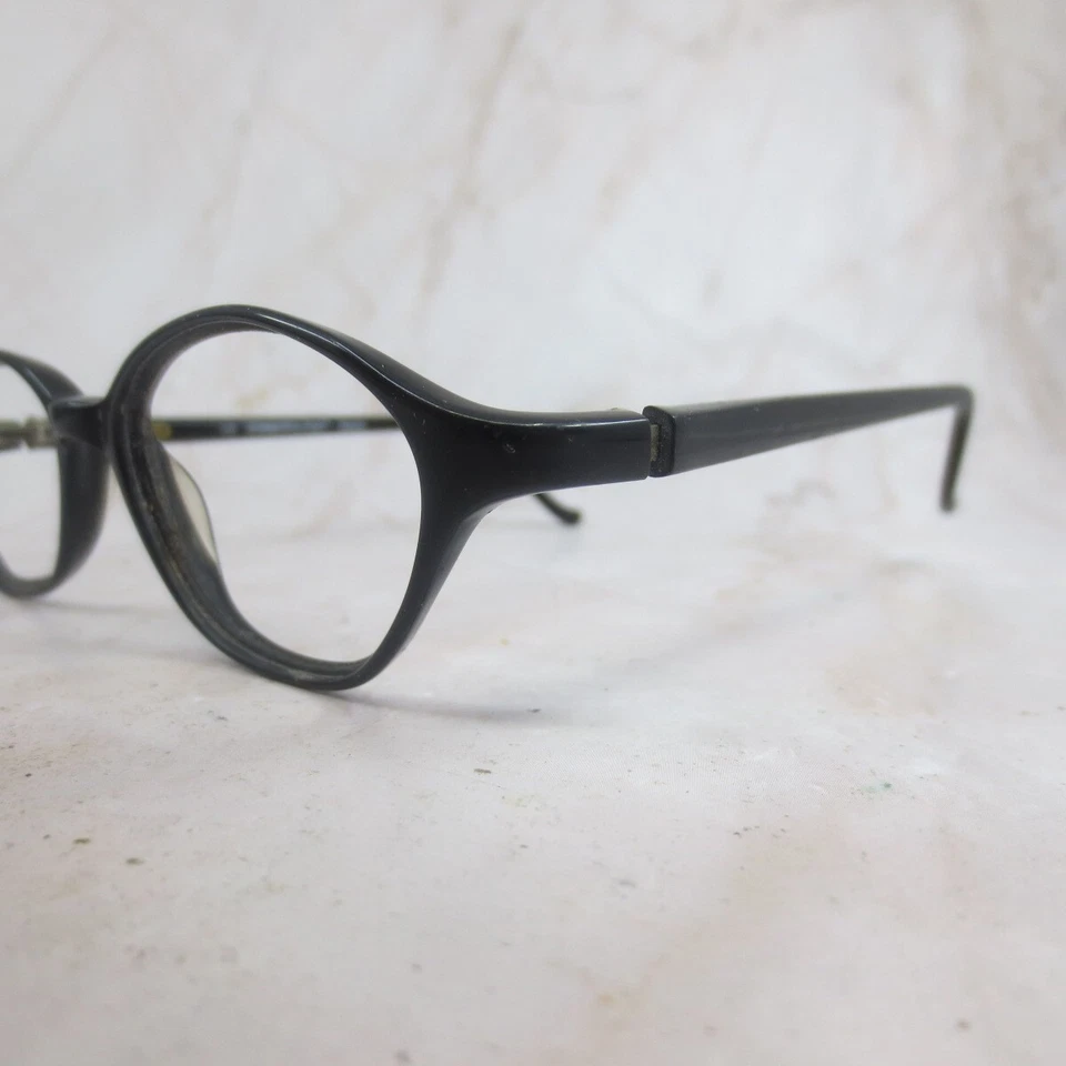 Marco de gafas Cosmopolitan Hearst para mujer abrazo negro ovalado borde completo 135 Foto 2 de 4