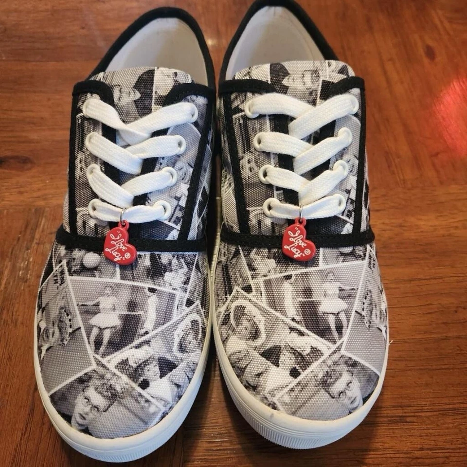 TÊNIS FEMININO I LOVE LUCY NOVO COM CAIXA BRADFORD EXCHANGE TAMANHO 6.5 - Imagem 3 de 4