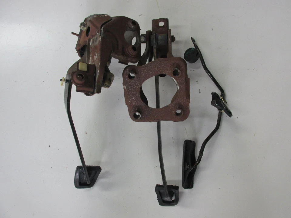 JDM Toyota Celica ST205 Manual Pedal Set RHD - Imagem 2 de 4